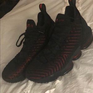 Lebron 16 Breds